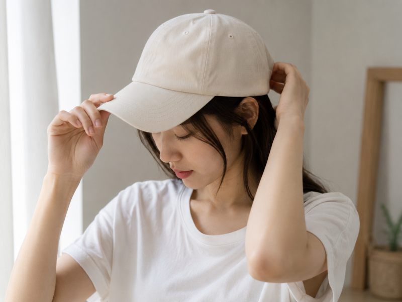 이마 여드름 치료 모자 착용 후 더 심해지는 악화 현상 예방하는 팁